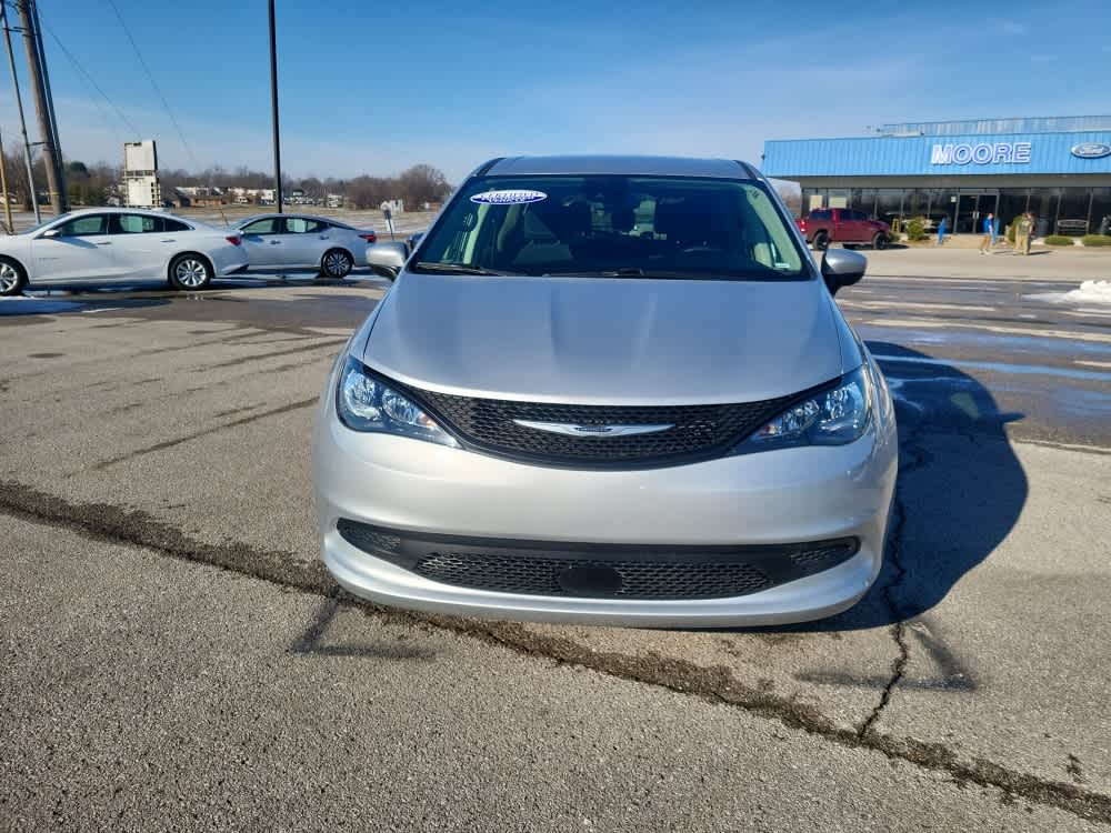 2023 Chrysler Voyager LX