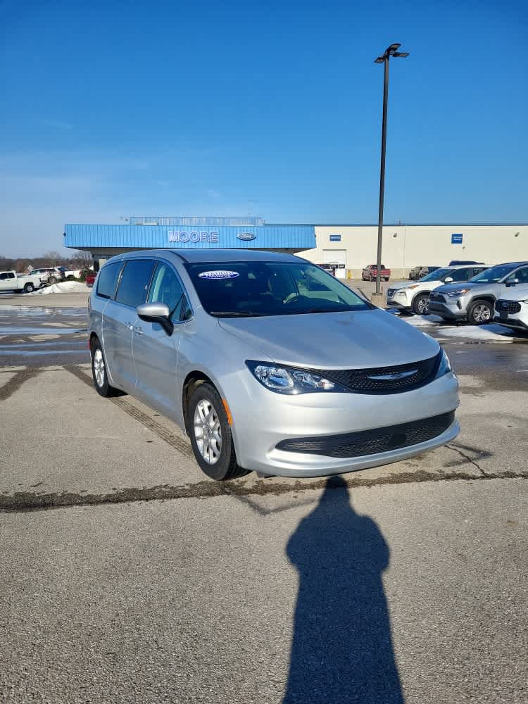 2023 Chrysler Voyager LX