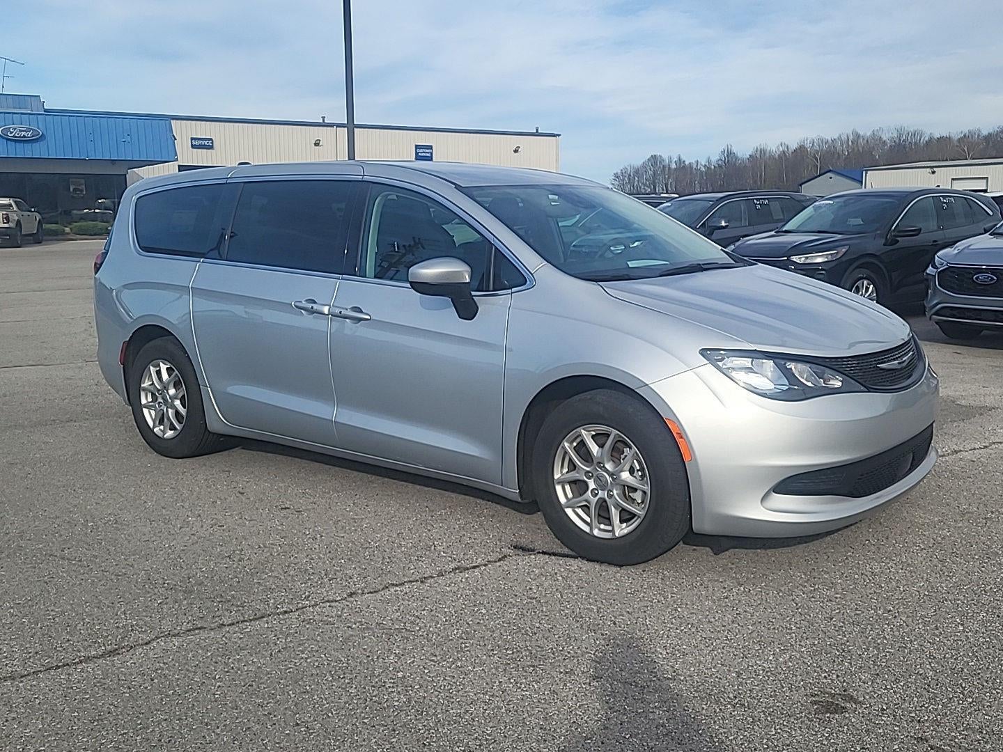 2023 Chrysler Voyager LX