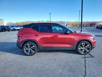 2020 Volvo XC40 R-Design