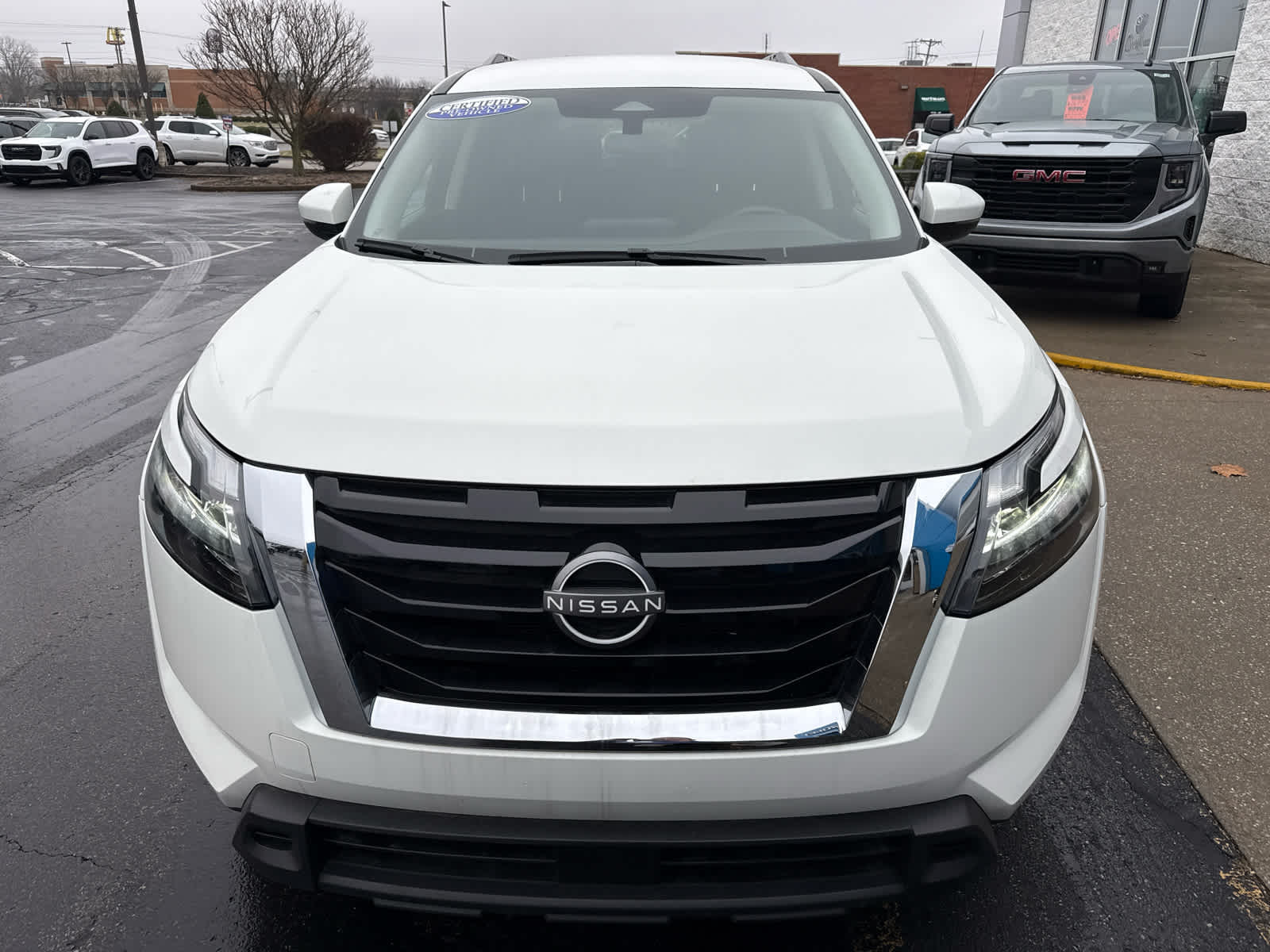 2025 Nissan Pathfinder SV