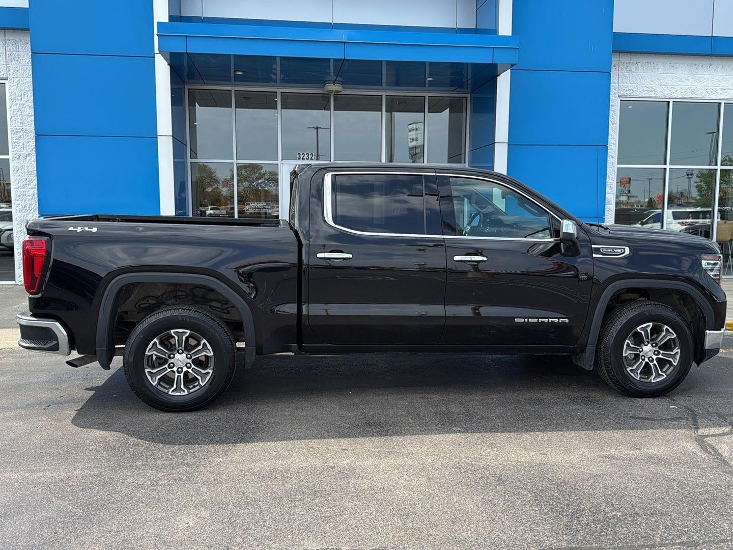 2025 GMC Sierra 1500 SLT