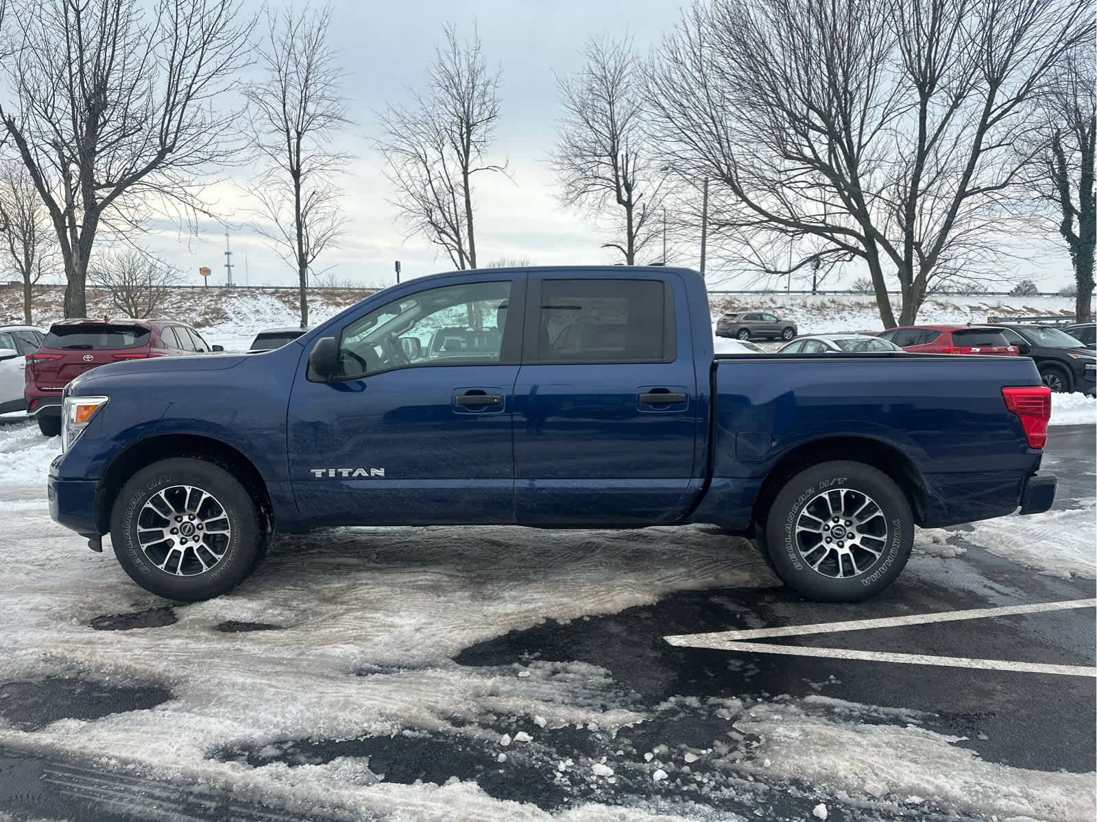 2023 Nissan Titan SV