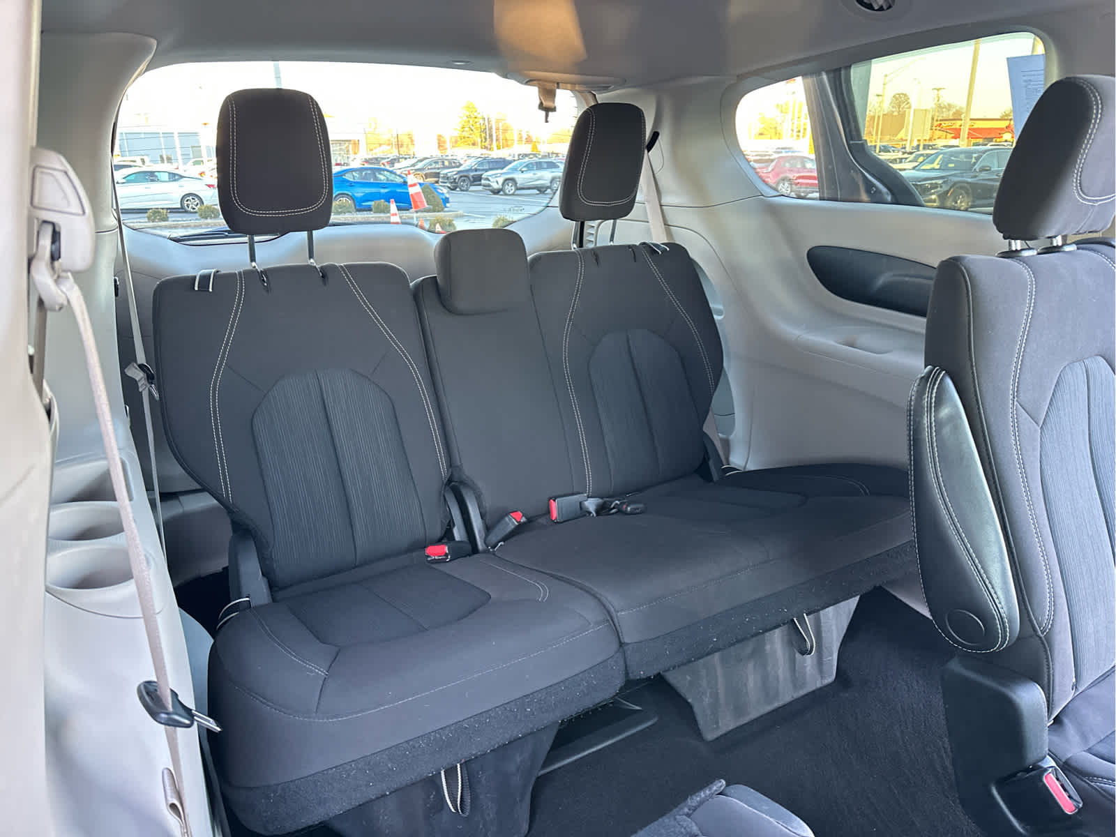 2023 Chrysler Voyager LX