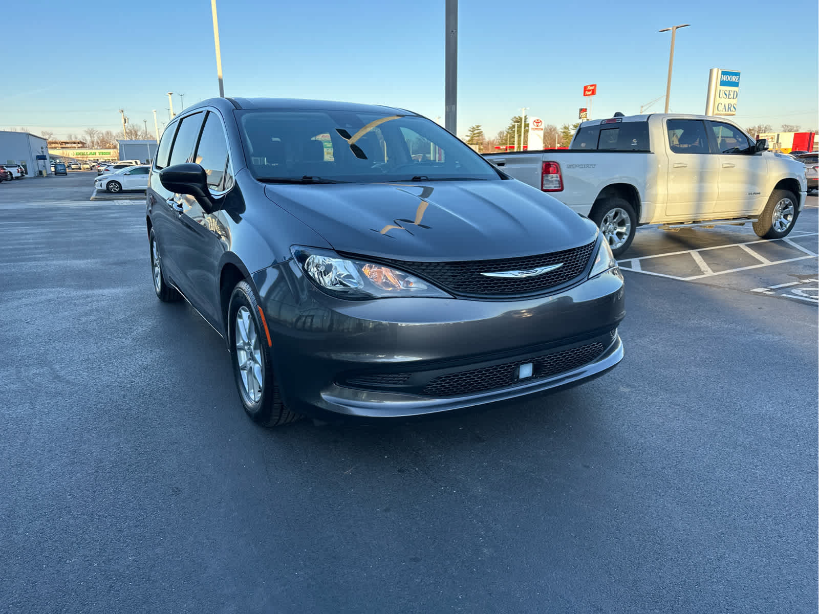 2023 Chrysler Voyager LX