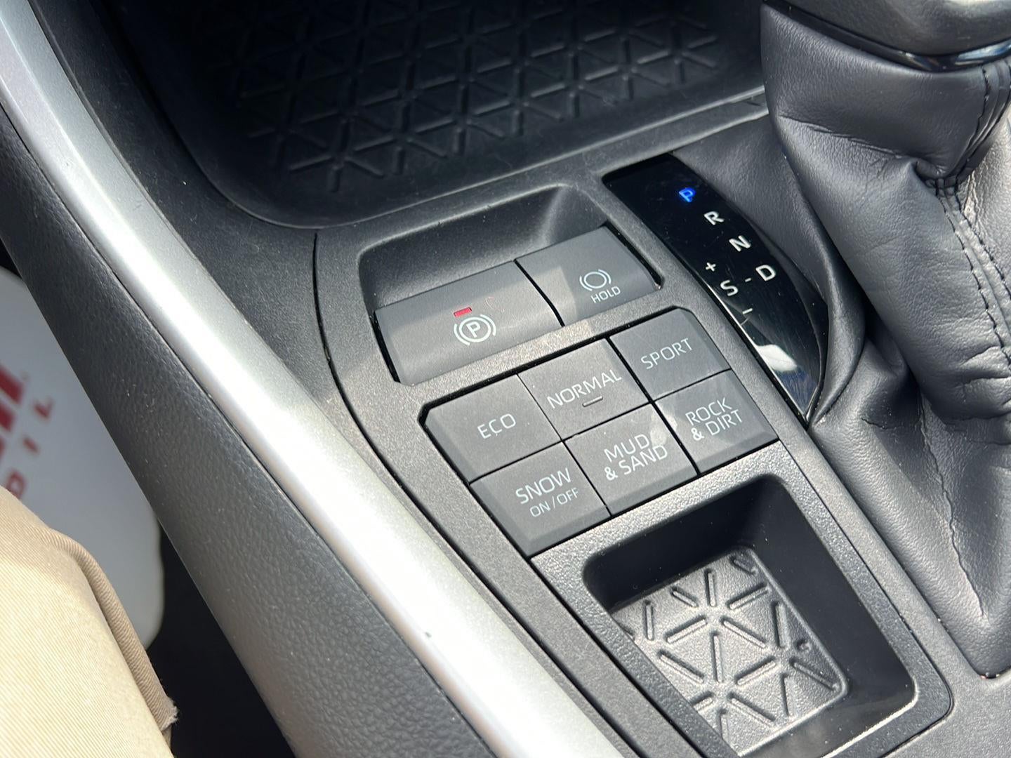 2024 TOYOTA TRUCK RAV4 XLE