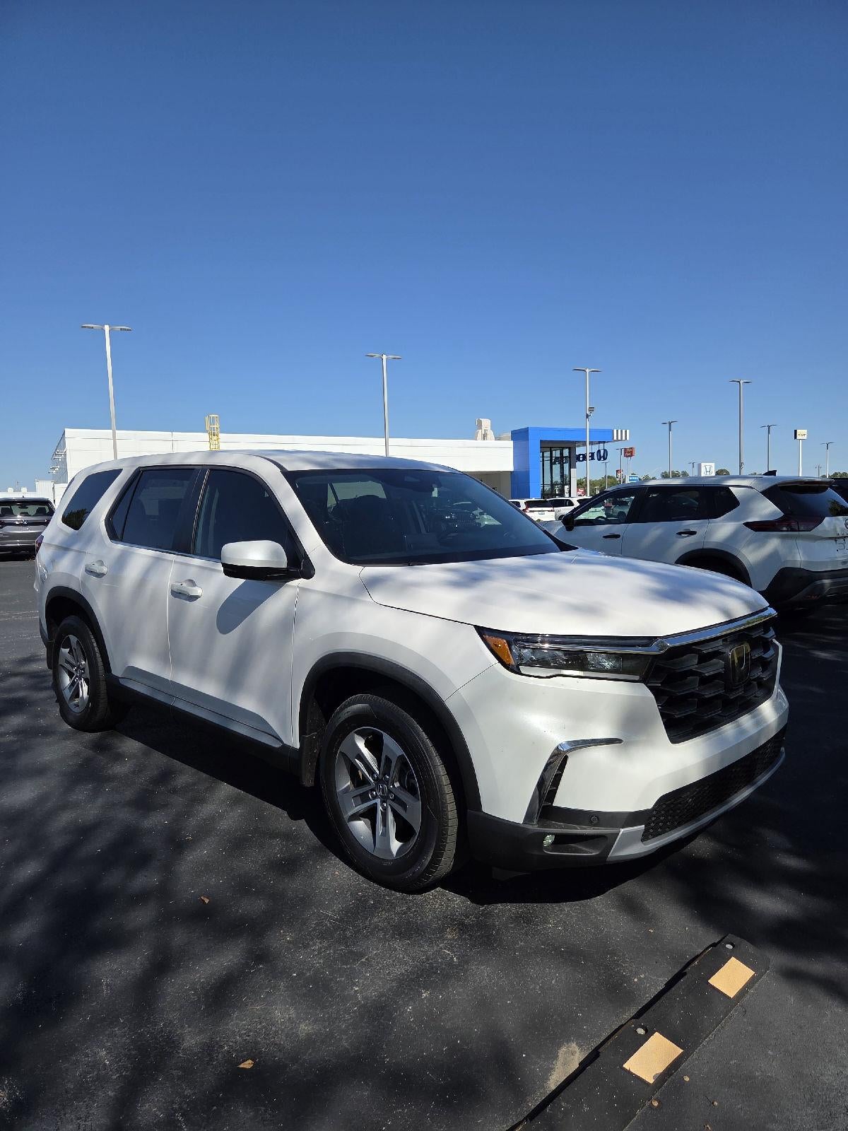 2023 Honda Pilot EX-L w/Rear Captain's Chairs