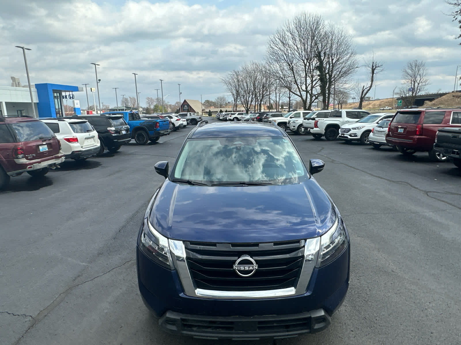 2025 Nissan Pathfinder SV