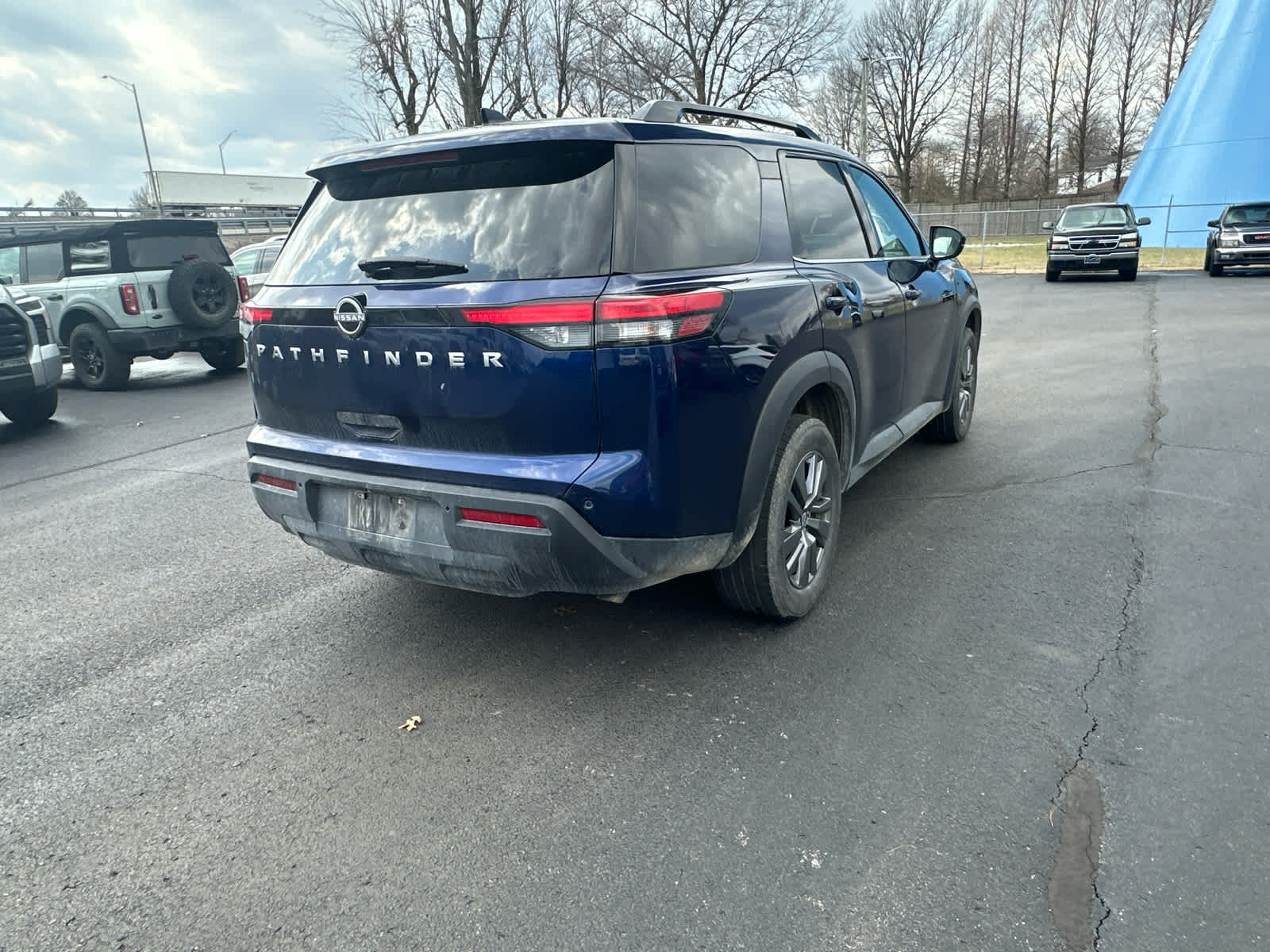 2025 Nissan Pathfinder SV