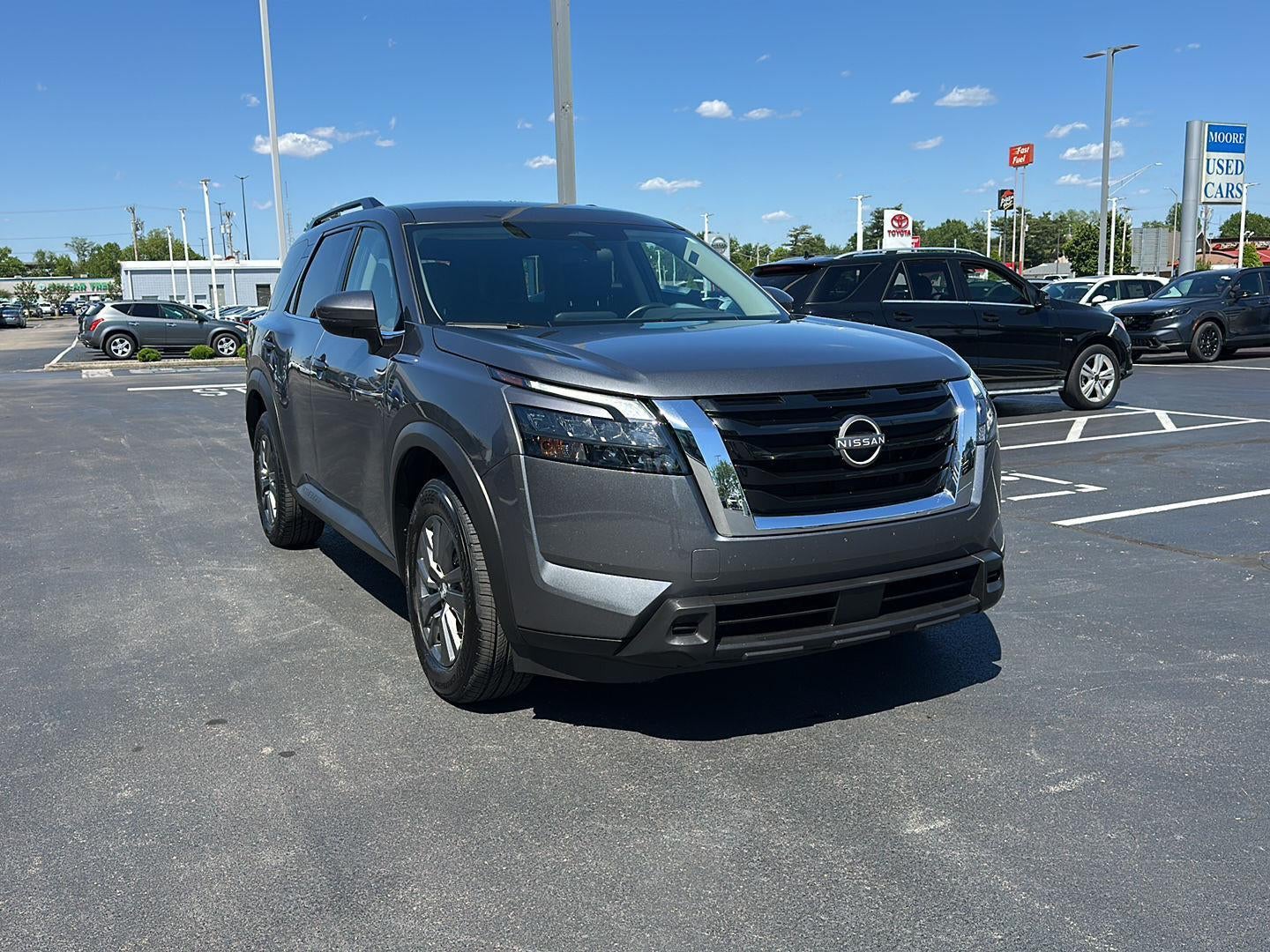 2024 Nissan Pathfinder SV