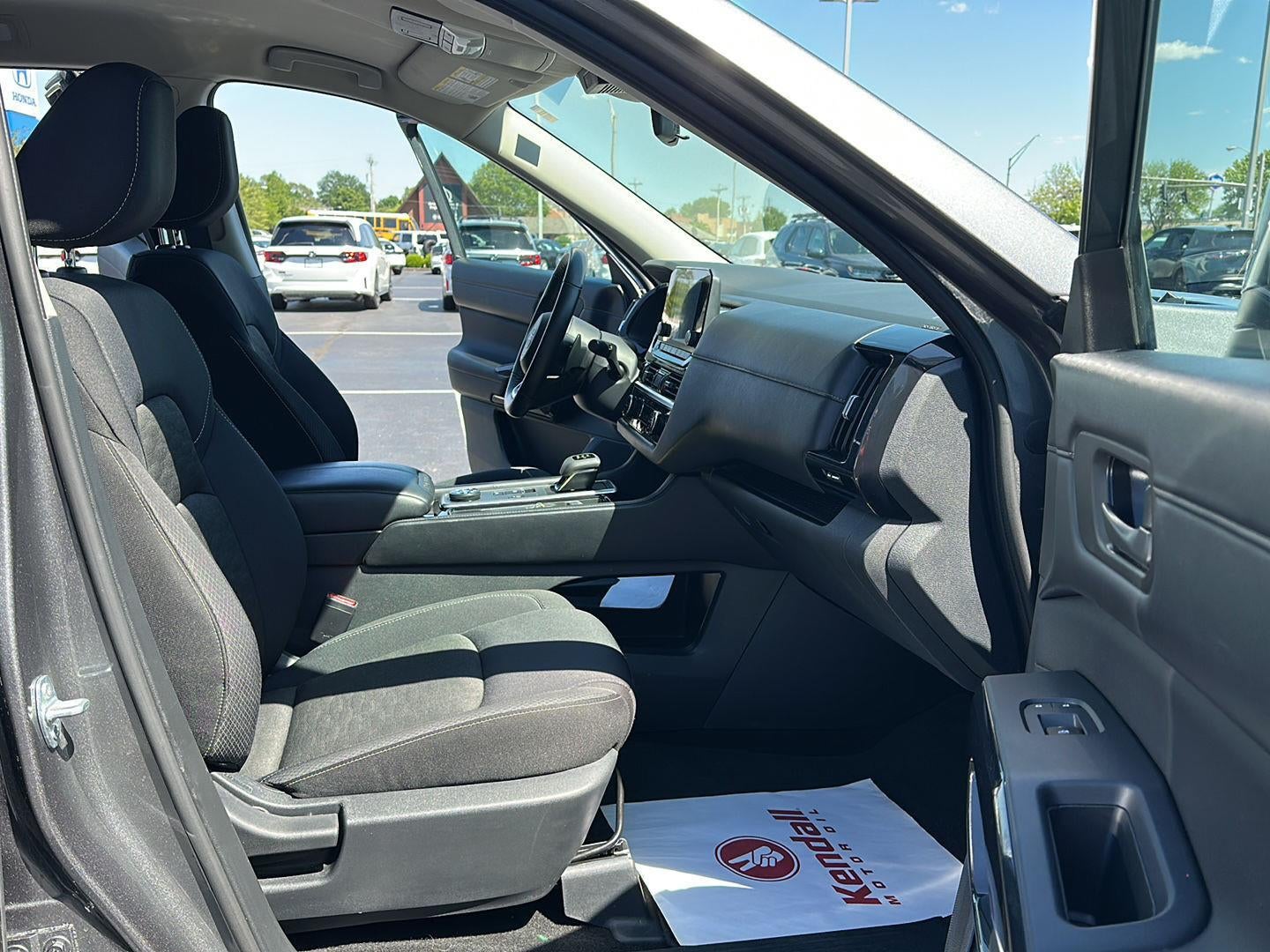 2024 Nissan Pathfinder SV