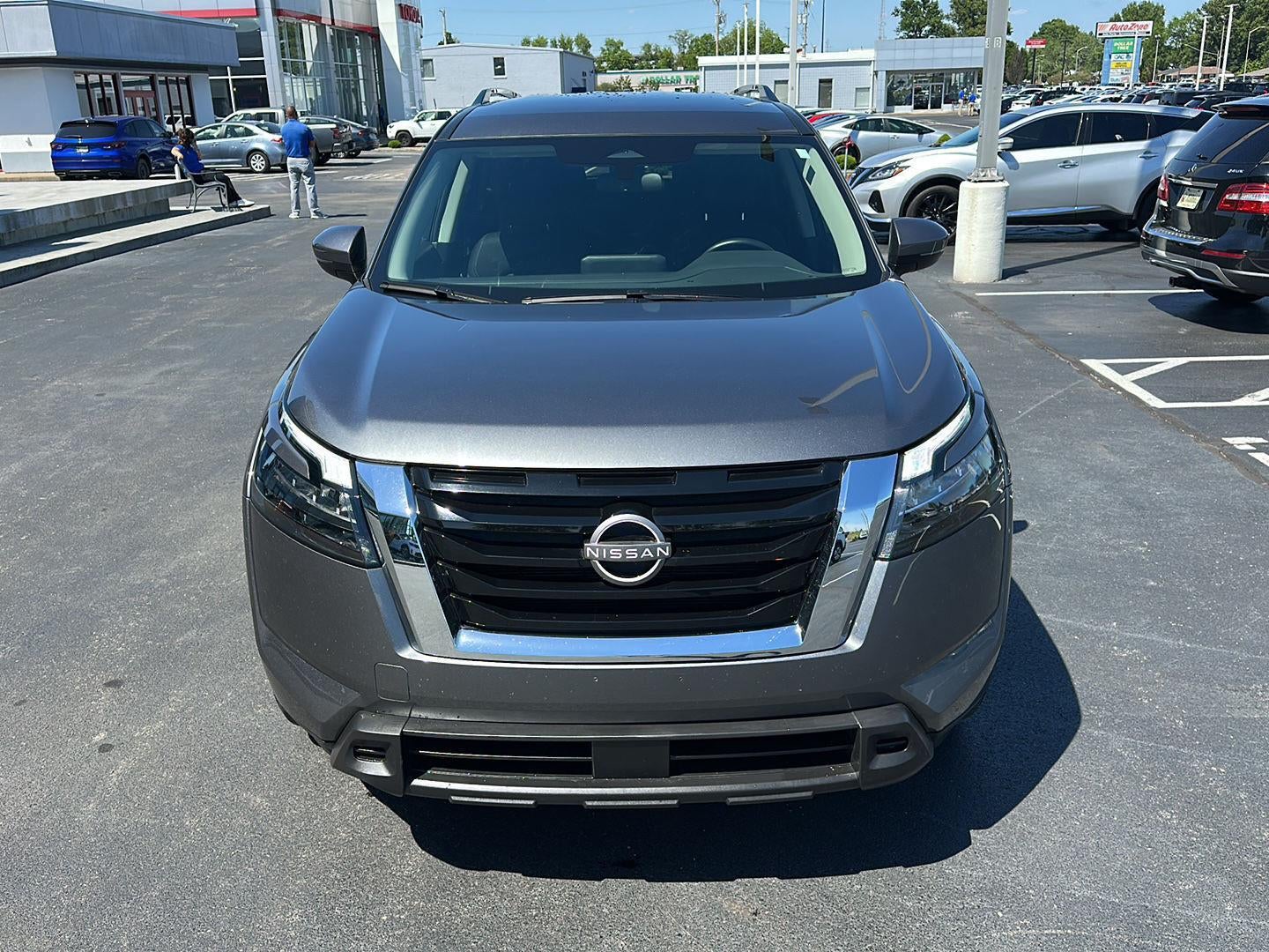 2024 Nissan Pathfinder SV