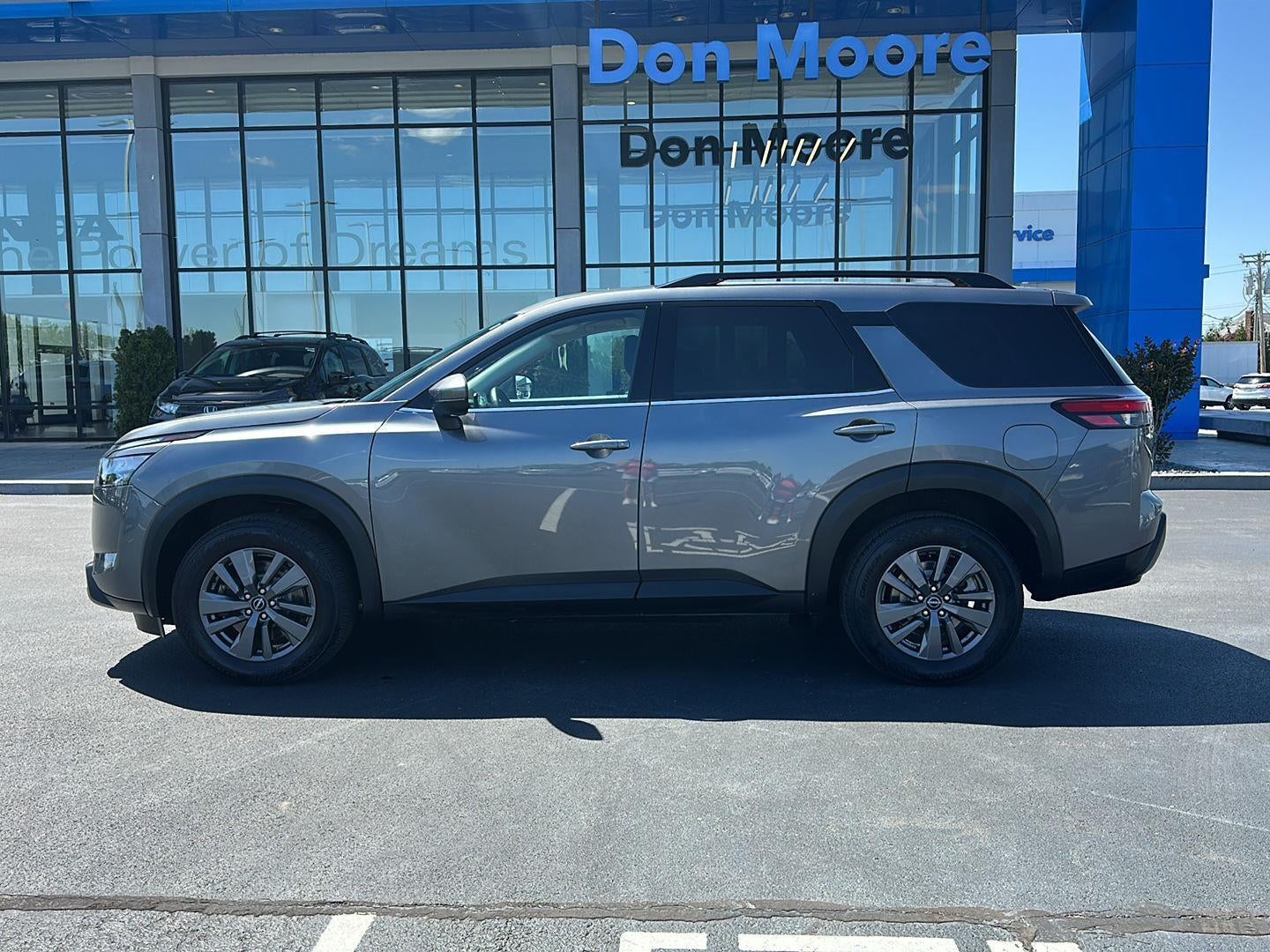 2024 Nissan Pathfinder SV