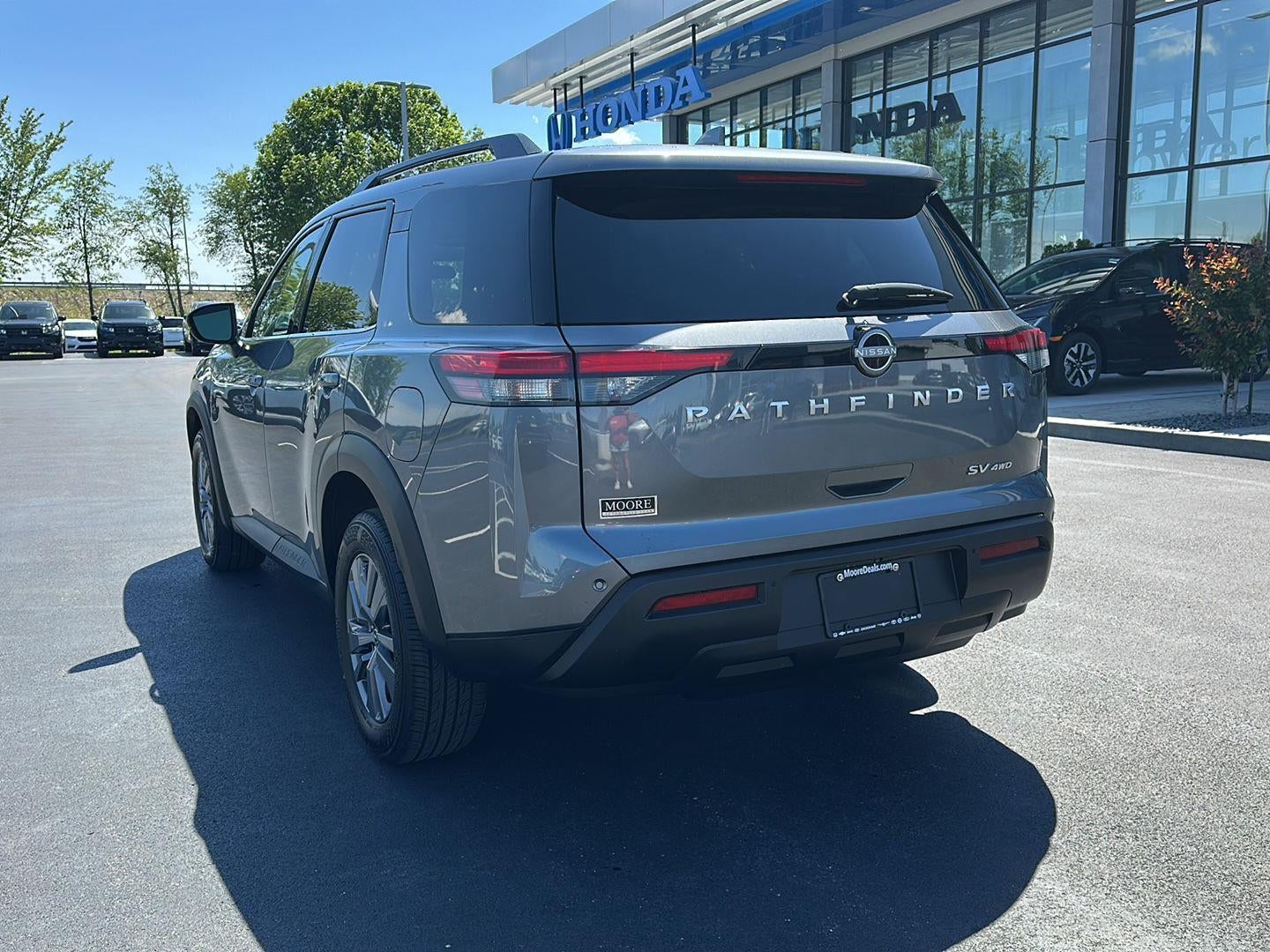 2024 Nissan Pathfinder SV