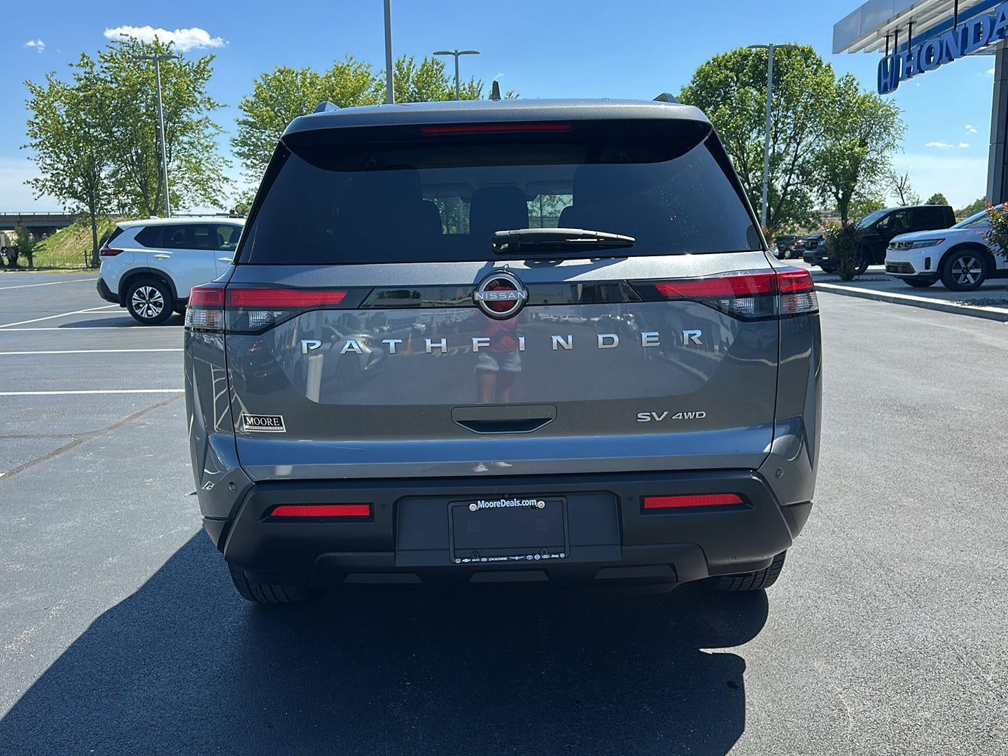 2024 Nissan Pathfinder SV
