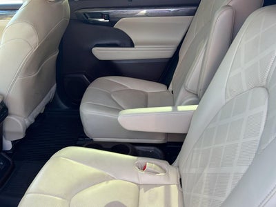 2022 Toyota Highlander Platinum