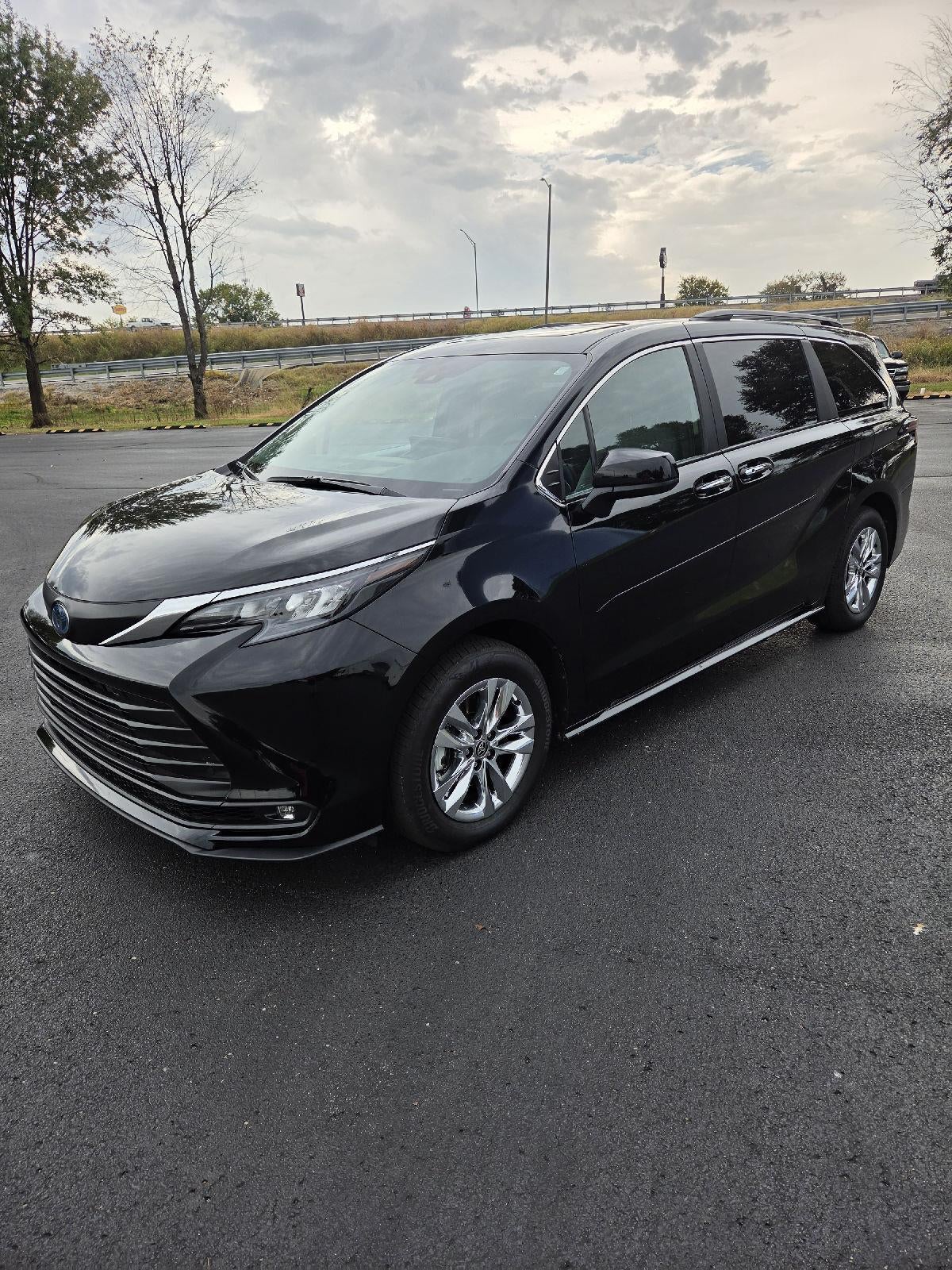 2025 Toyota Sienna XLE 7-Passenger