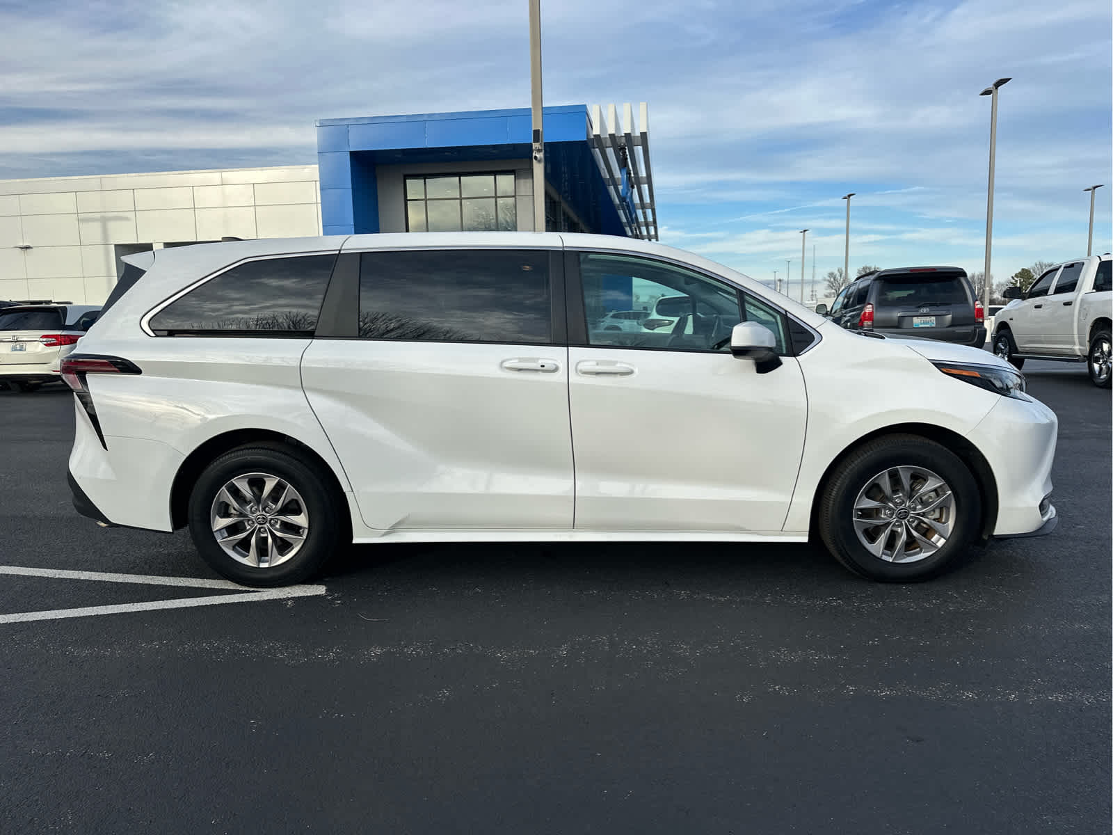 2024 Toyota Sienna LE