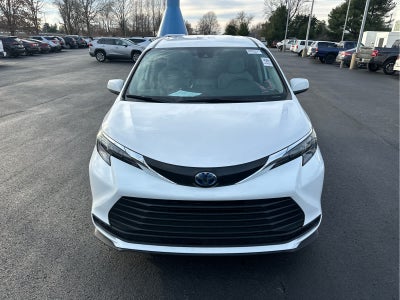 2024 Toyota Sienna LE