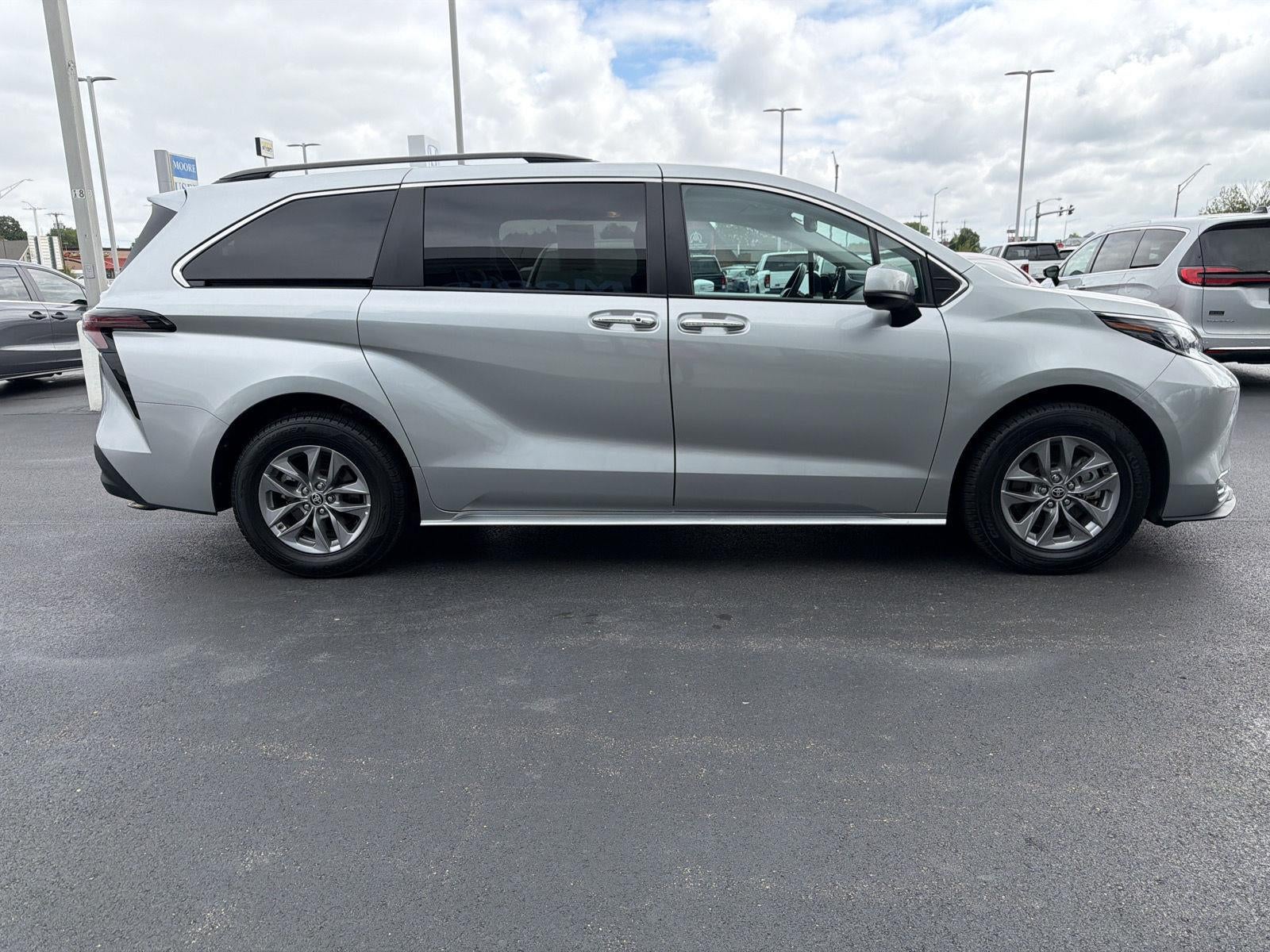 2024 Toyota Sienna XLE
