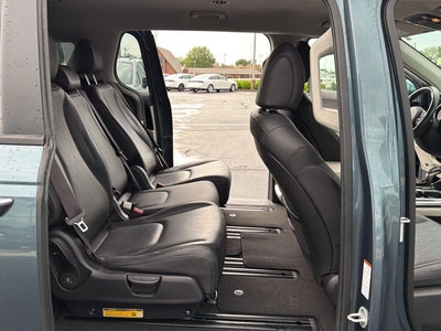 2023 Kia Carnival EX