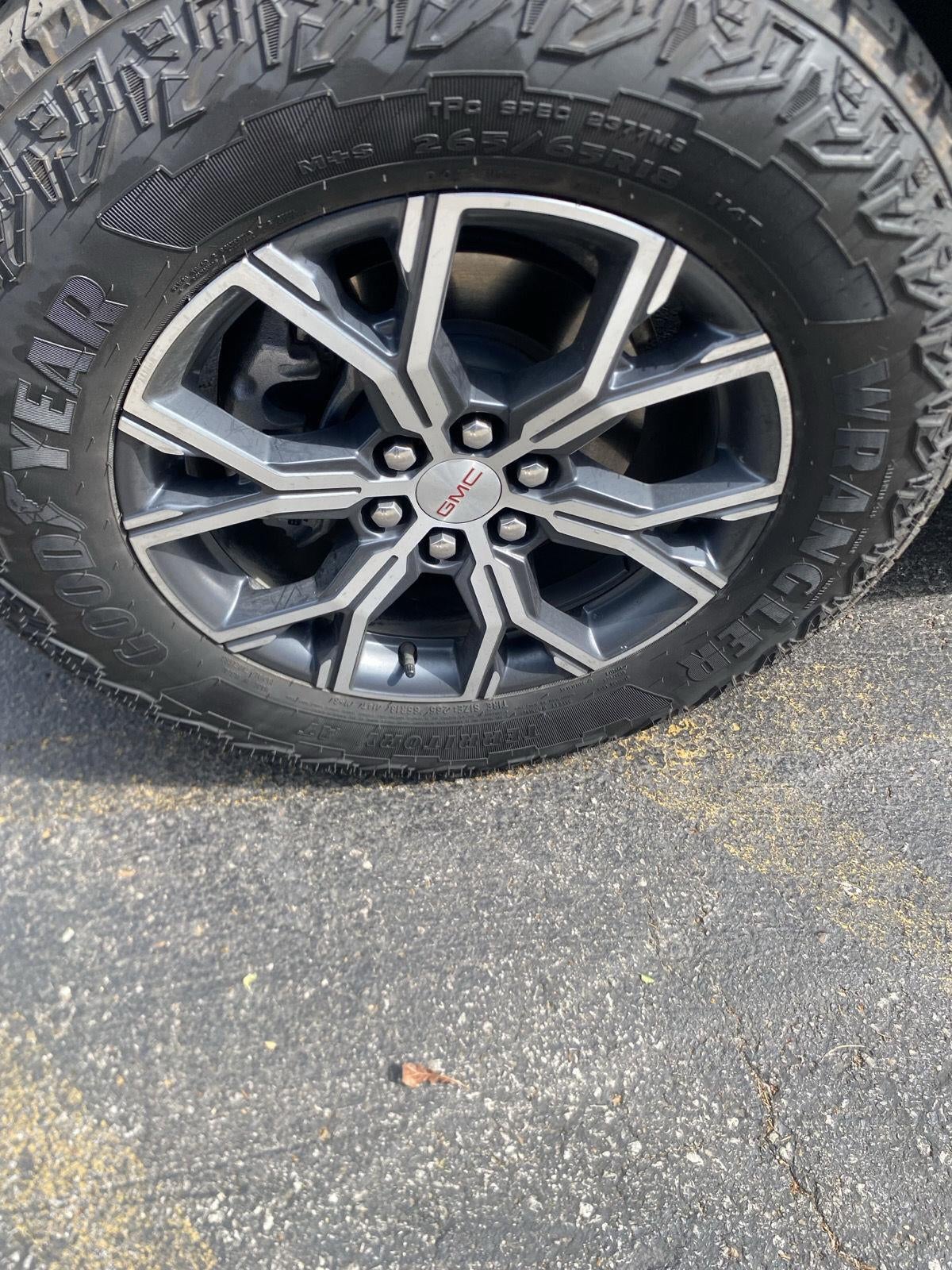 2025 GMC Acadia AWD AT4