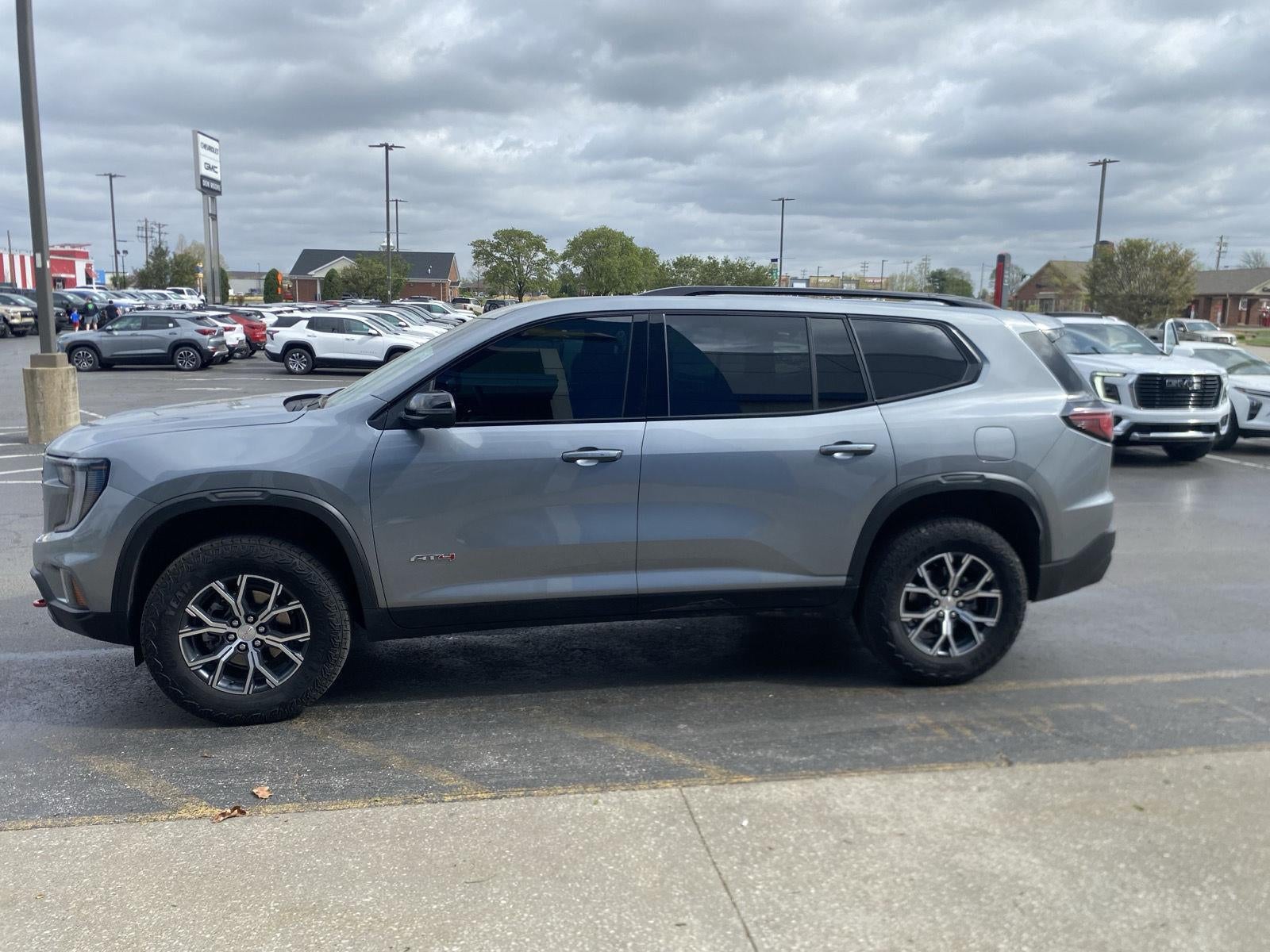 2025 GMC Acadia AWD AT4