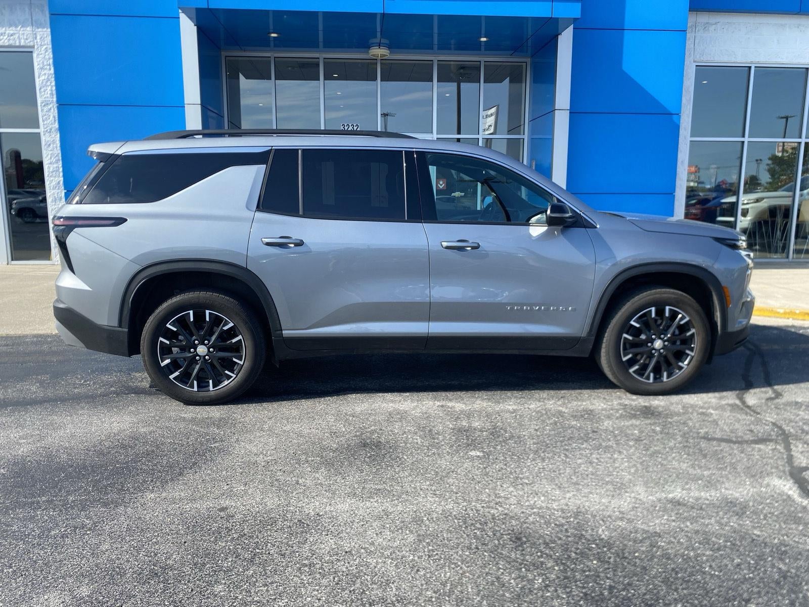 2026 Chevrolet Traverse FWD LT
