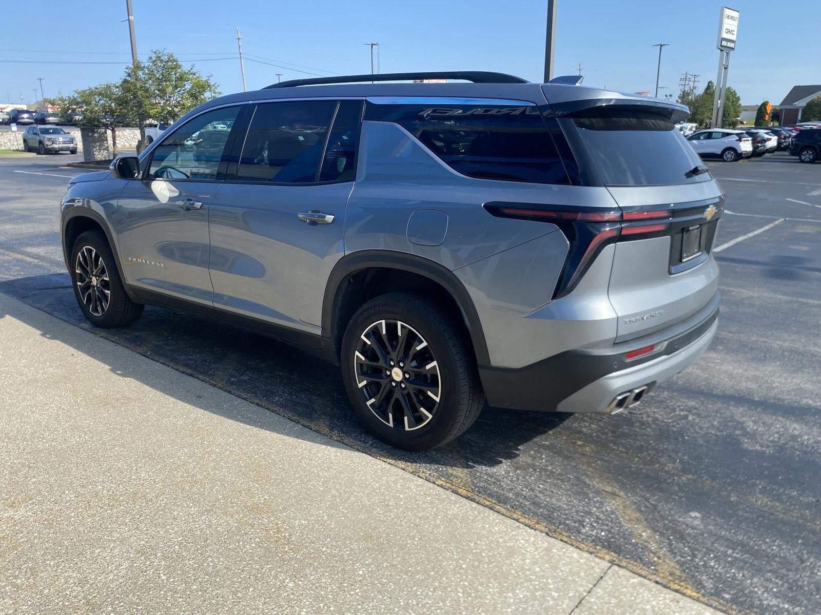 2026 Chevrolet Traverse FWD LT