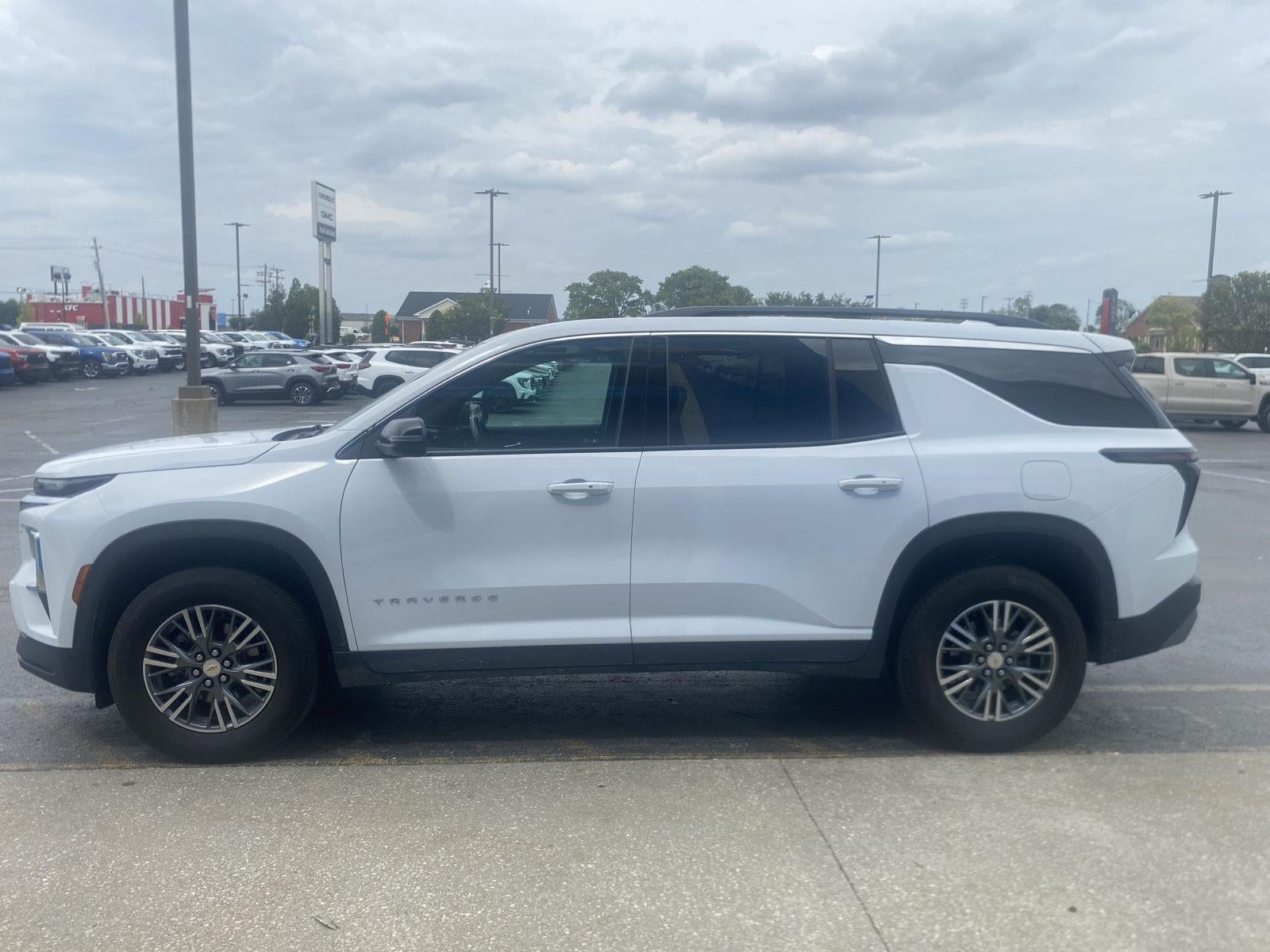 2025 Chevrolet Traverse FWD LT