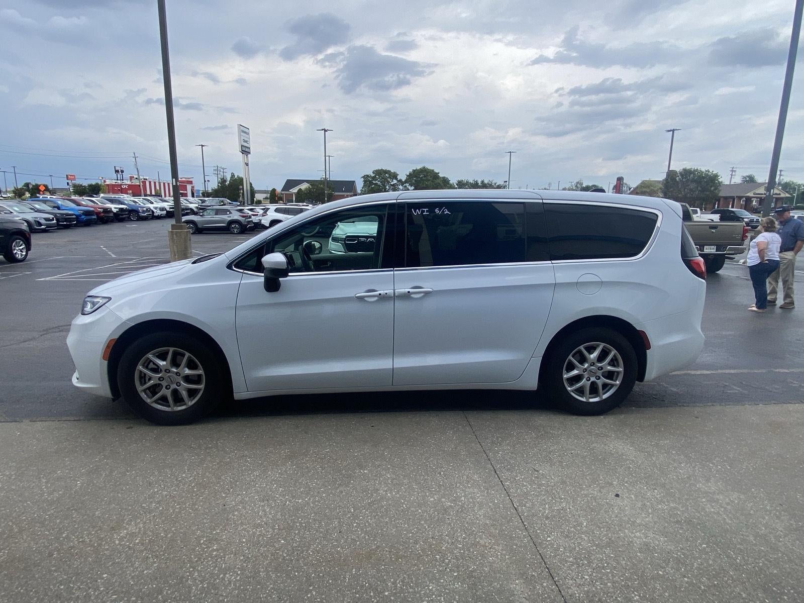 2023 Chrysler Pacifica Touring L